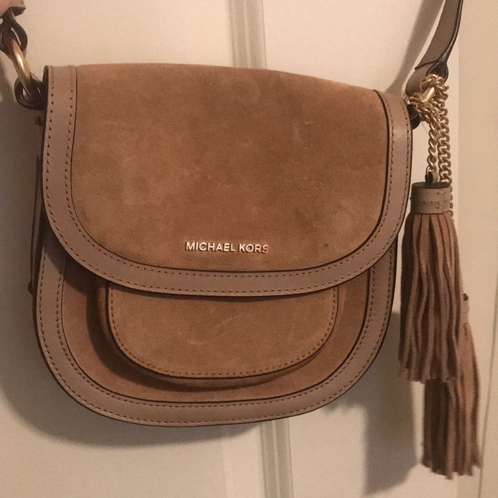 Great micheal kors crossbody bag.